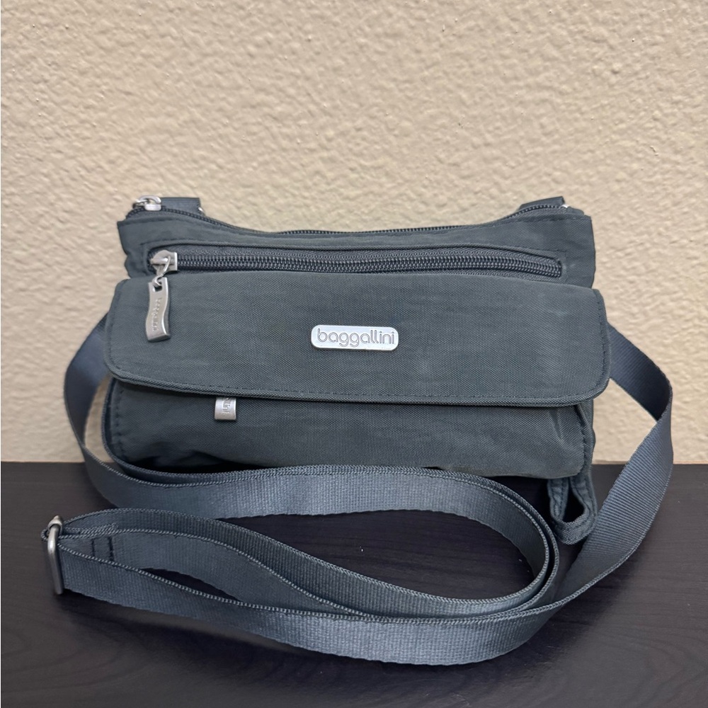 Baggallini Gray Nylon Crossbody Bag/Wristlet